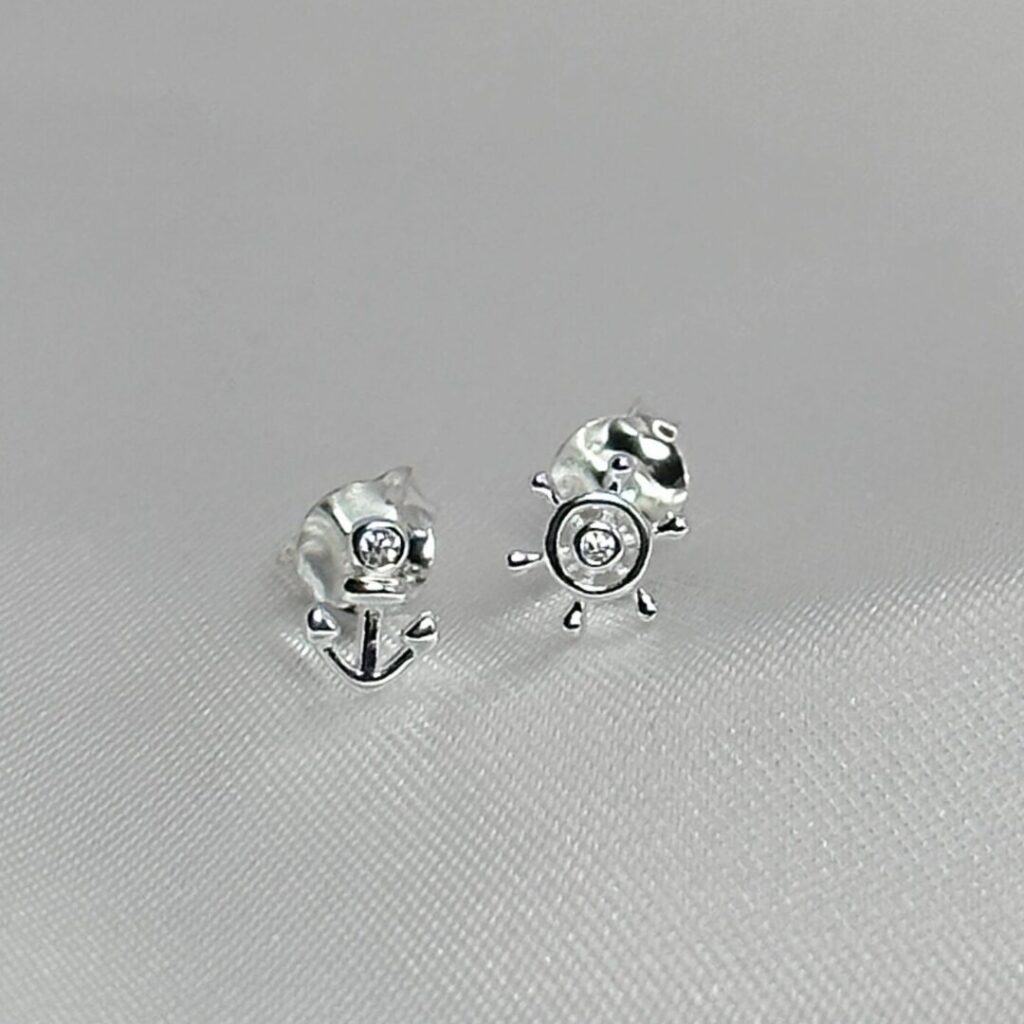 Pendientes Marina de Urpi Shop sobre fondo neutro