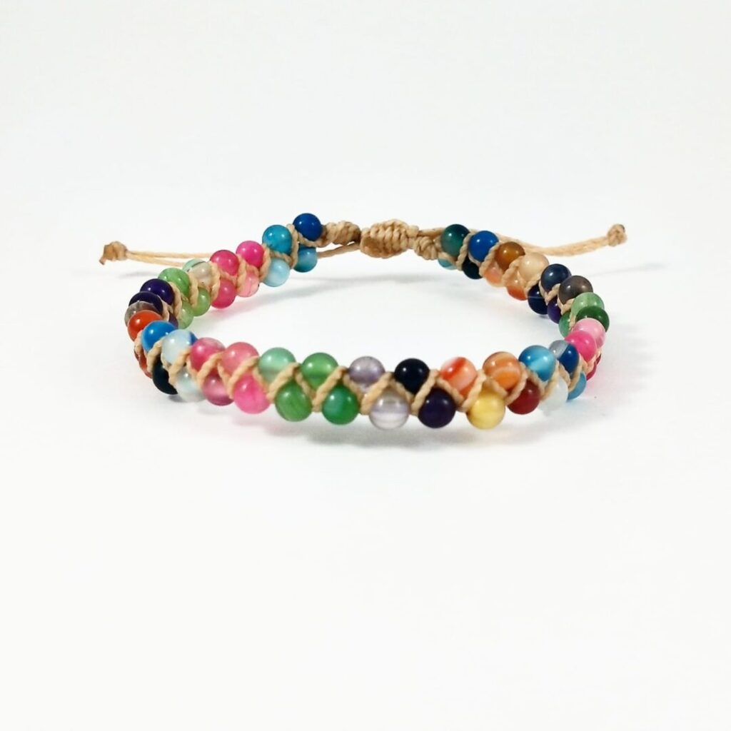 Pulsera Agata multicolor de Urpi Shop sobre fondo neutro