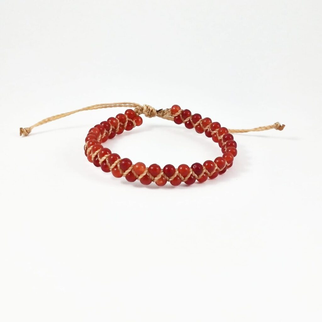 Pulsera Carniola de Urpi Shop sobre fondo neutro