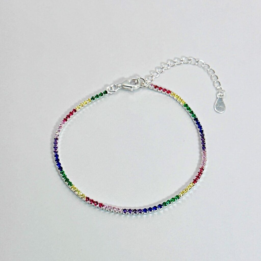 Pulsera Cristales de Urpi Shop sobre fondo neutro